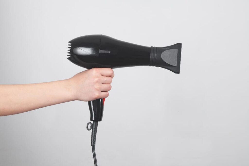 Gunakan hair dryer