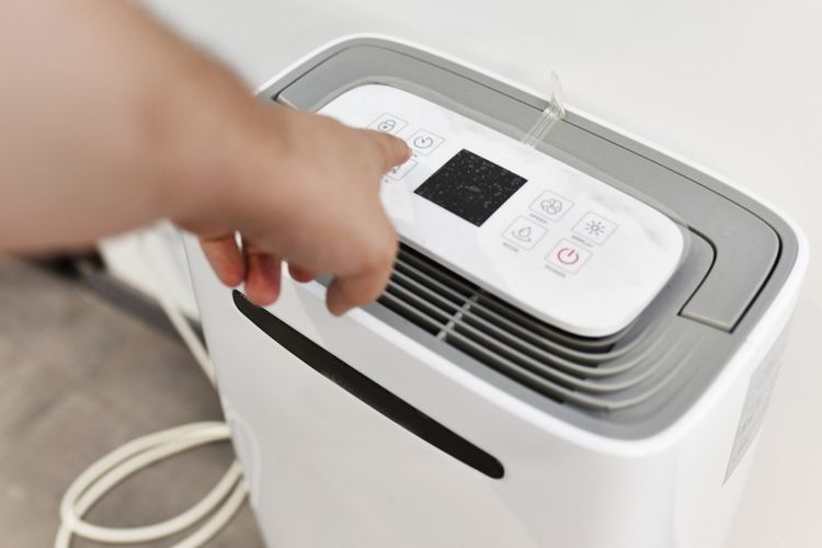 Menggunakan Dehumidifier