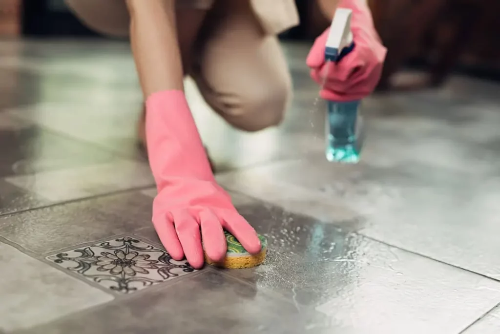 Membersihkan lantai berminyak dengan larutan baking soda