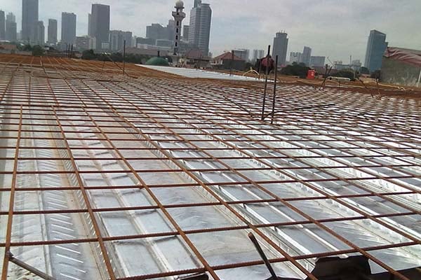 Memasang Wiremesh dan Stek