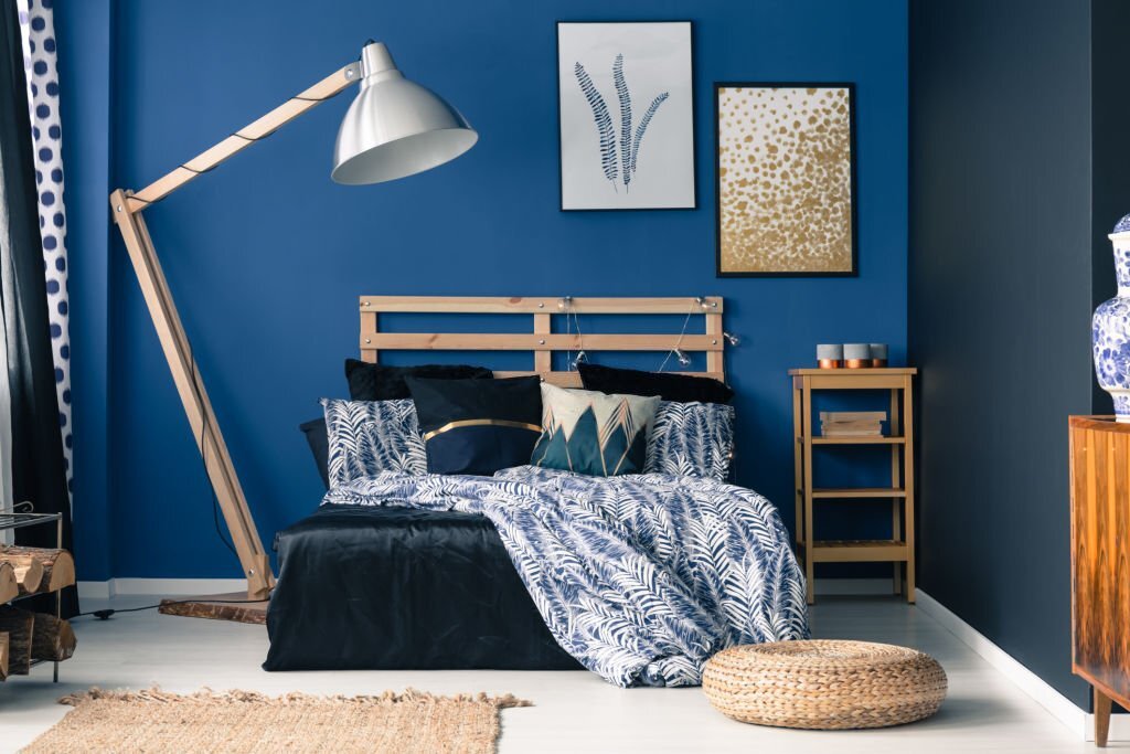 cat kamar tidur Warna Biru dan Hitam