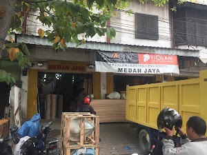 Toko besi Medan Jaya